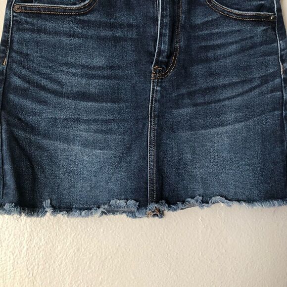 American Eagle Hi-Rise Mini denim dark Wash skirt raw cut hem size 6 - Picture 3 of 7